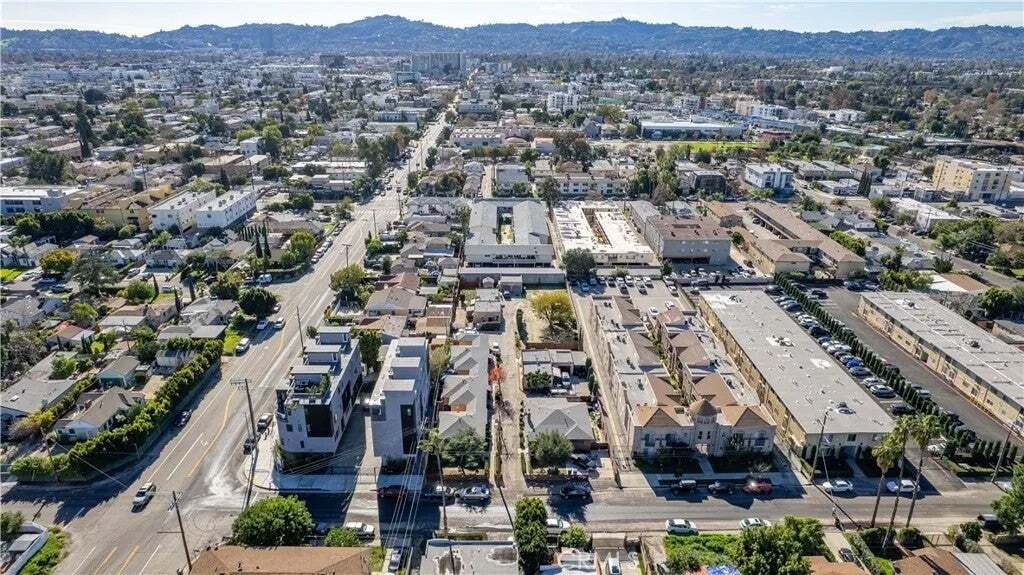 Los Angeles, California, United States 4 - 16965923