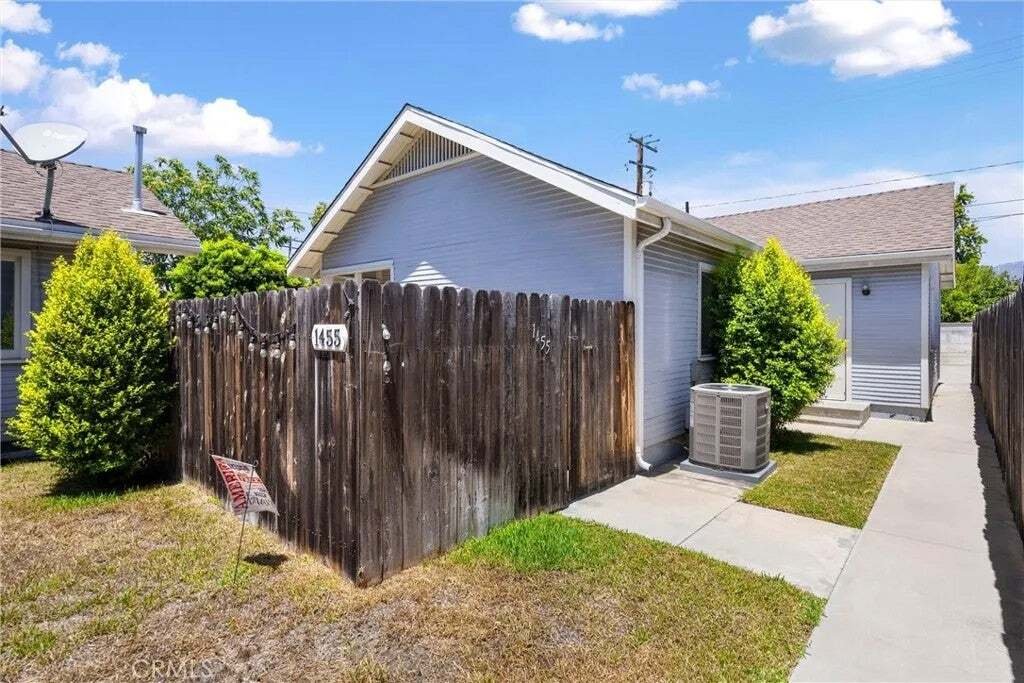 La Verne, California, United States 4 - 18579382