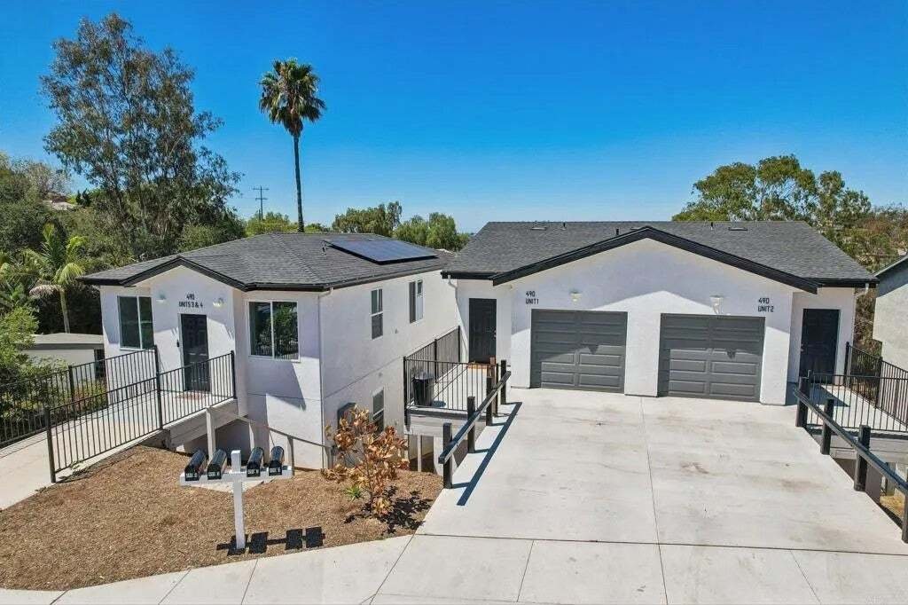 Vista, California, United States 2 - 18579381