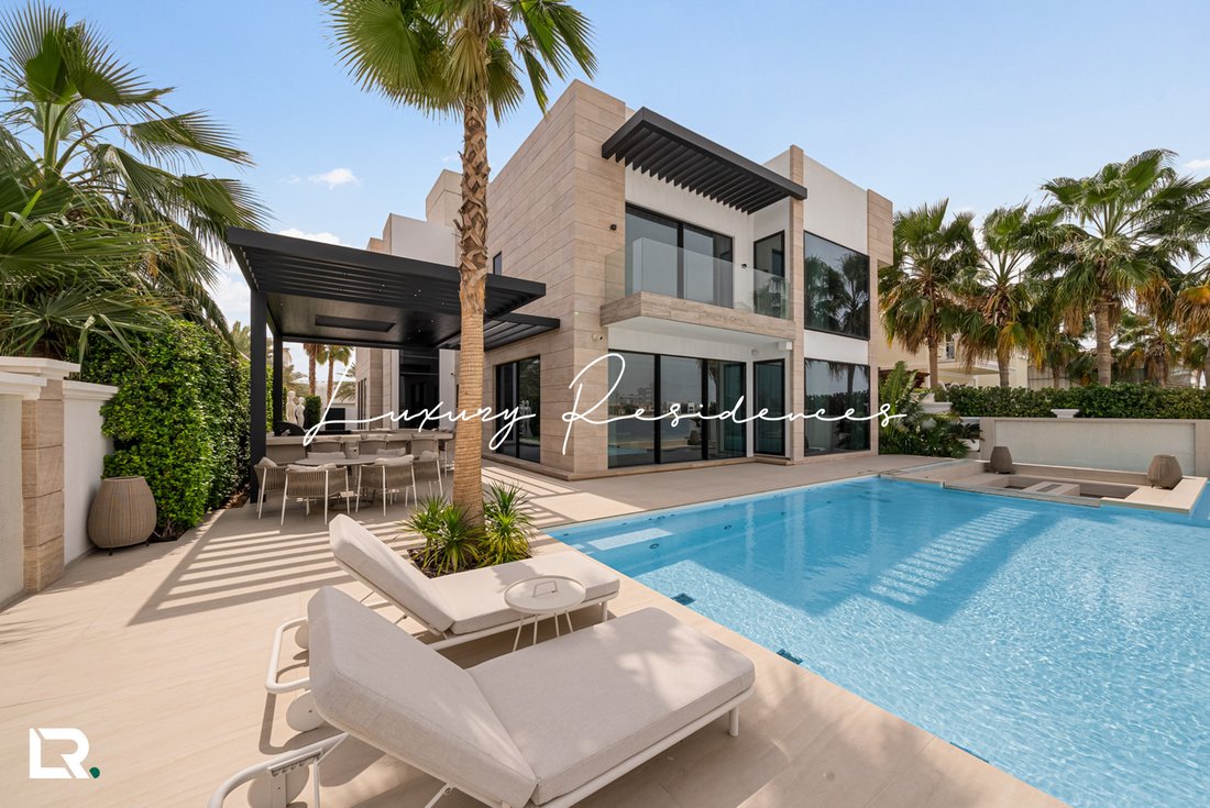 Villa in Palm Jumeirah, Dubai, United Arab Emirates 1 - 15499757