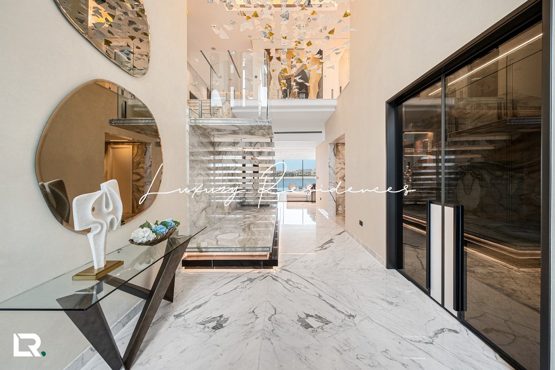 Villa in Palm Jumeirah, Dubai, United Arab Emirates 2 - 15499757