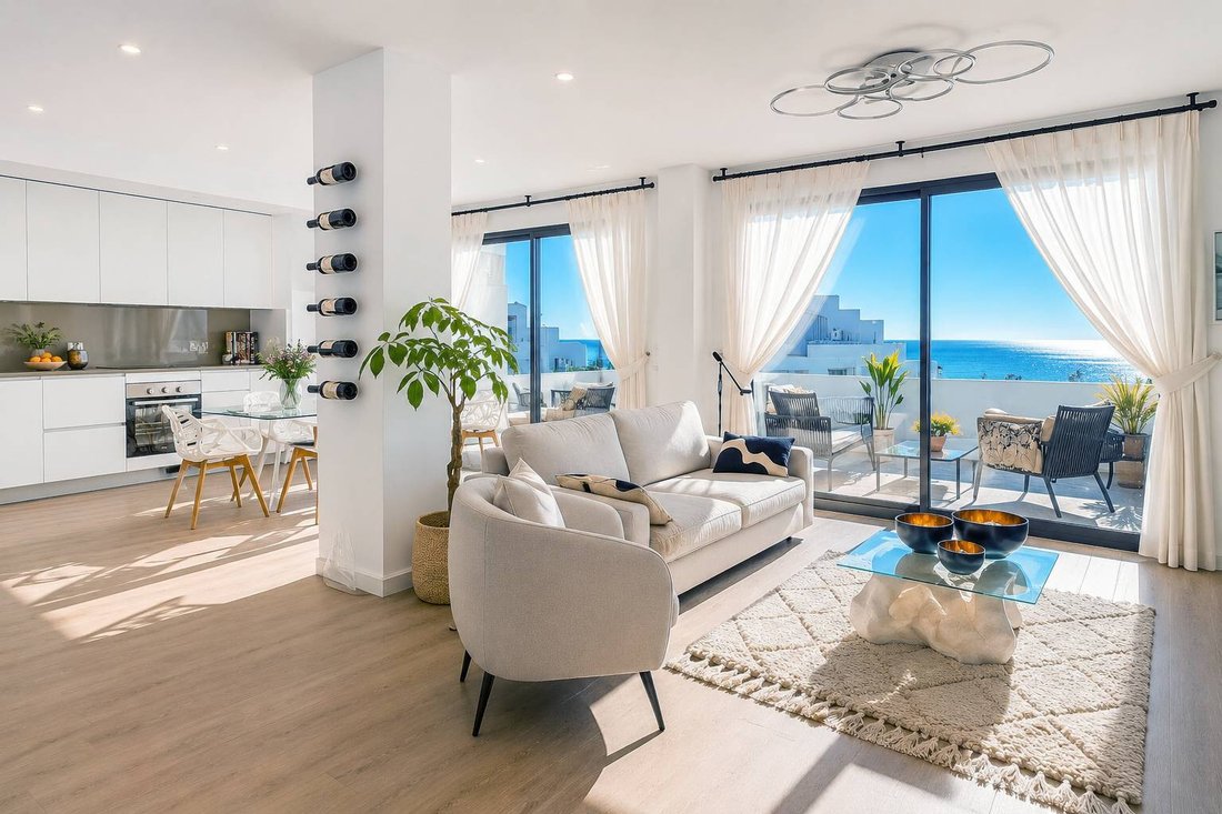 Penthouse in Buenas Noches, Estepona, Spain 2 - 16615459