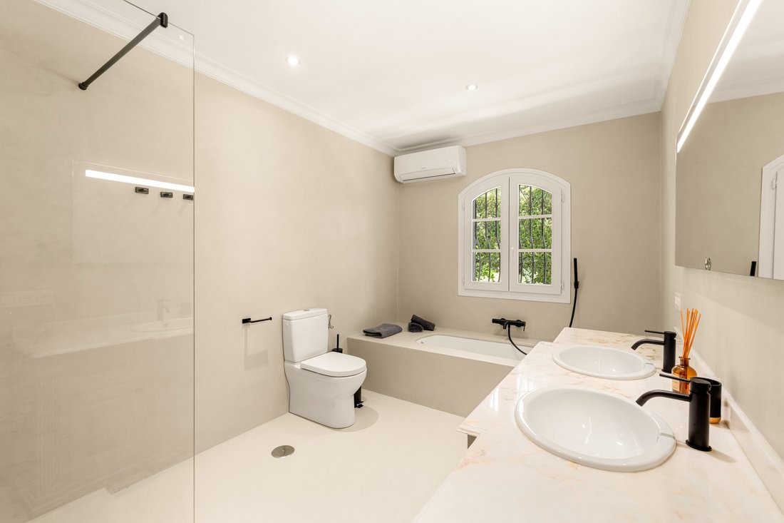 Villa in Benahavis, Andalusia, Spain 5 - 18579687