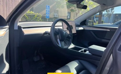 2024 Tesla Model Y Long Range Sport Utility 4D in Costa mesa, CA, United States 1