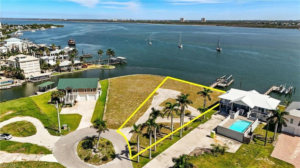 Land in Fort Myers Beach, Florida, United States 5 - 18579823