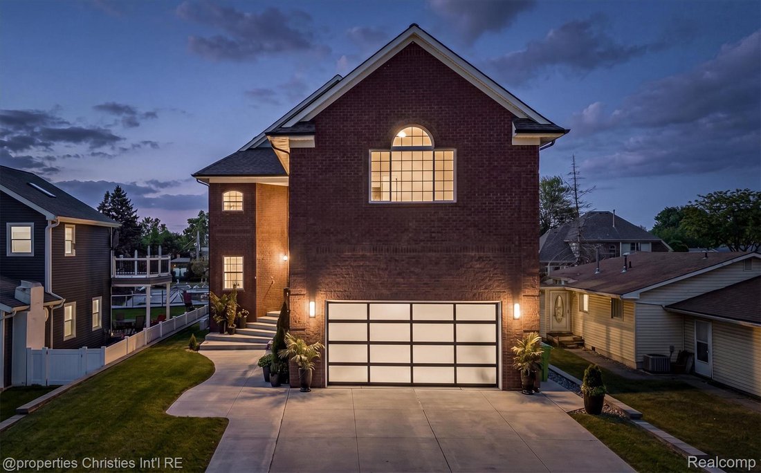 House in Mount Clemens, Michigan, United States 1 - 18579806