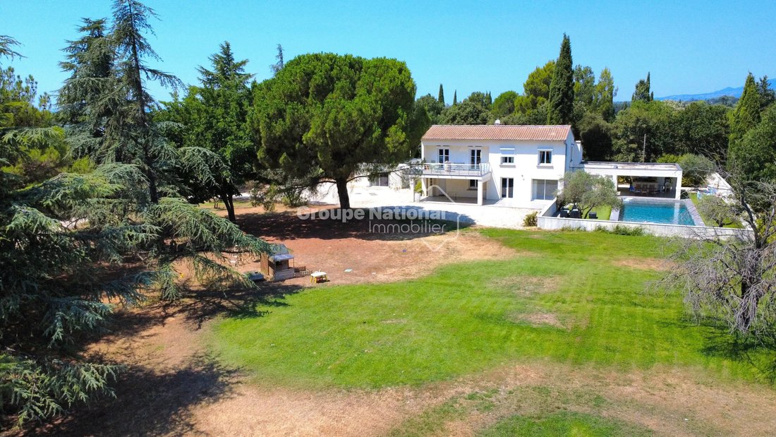 Villa in Zone Rurale Sud, Carpentras, France 1 - 18579728