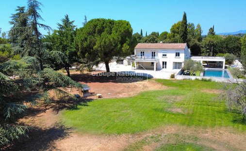 Villa in Zone Rurale Sud, Carpentras, France 1