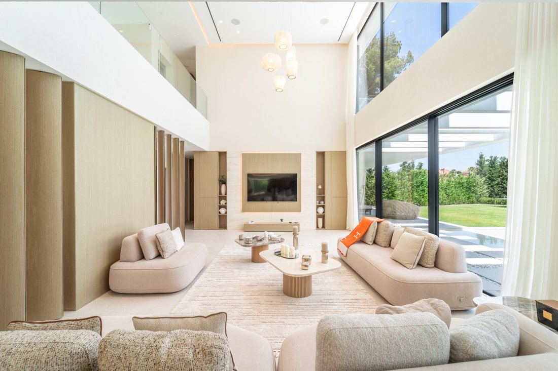 Villa in Elviria-Cabopino, Marbella, Spain 3 - 18579802