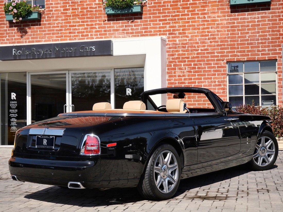 Cabriolet in Beverly Hills, CA, United States 2 - 18579706