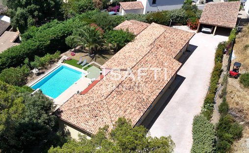 House in Ecarts, Roquebrune-sur-Argens, France 1