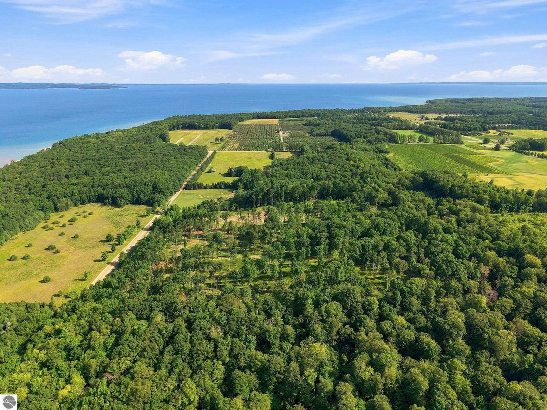 Land in Traverse City, Michigan, United States 4 - 18579820