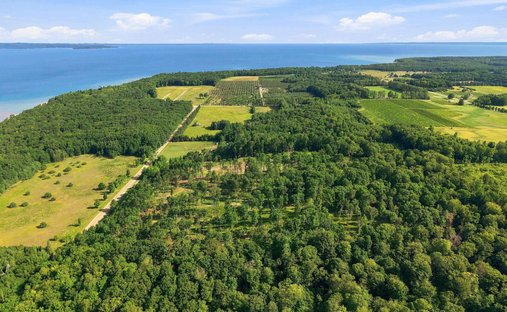 Land in Traverse City, Michigan, United States 1