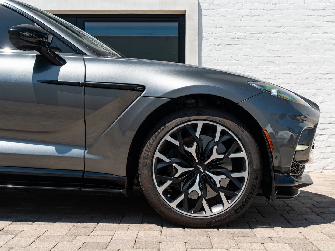 Suv in Beverly Hills, CA, United States 4 - 18579709
