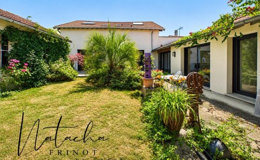 House in Casse Martin, L'Isle-Jourdain, France 1