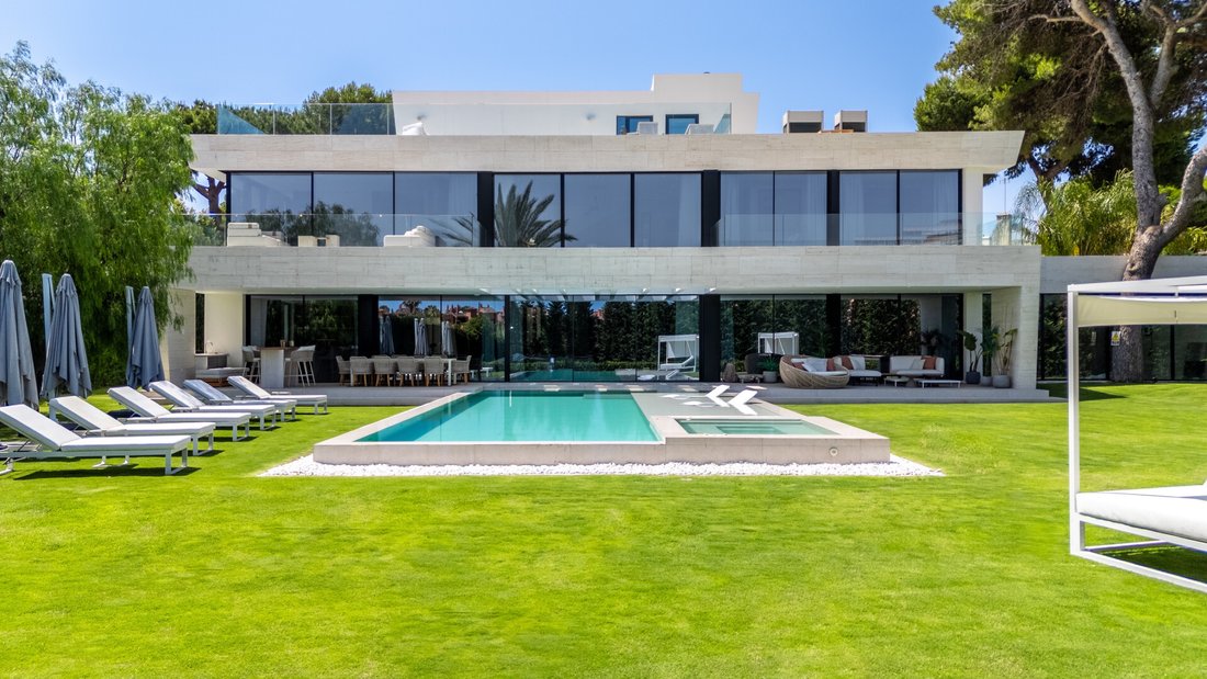 Villa in Elviria-Cabopino, Marbella, Spain 1 - 18579802