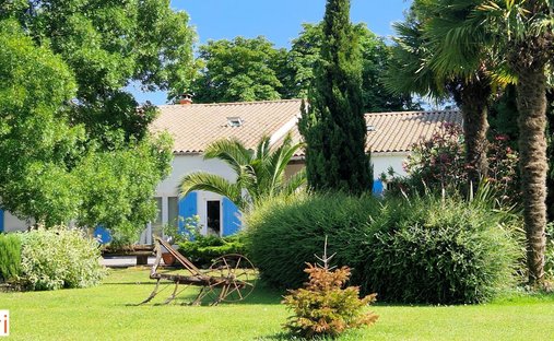 House in Vouhe, Nouvelle-Aquitaine, France 1