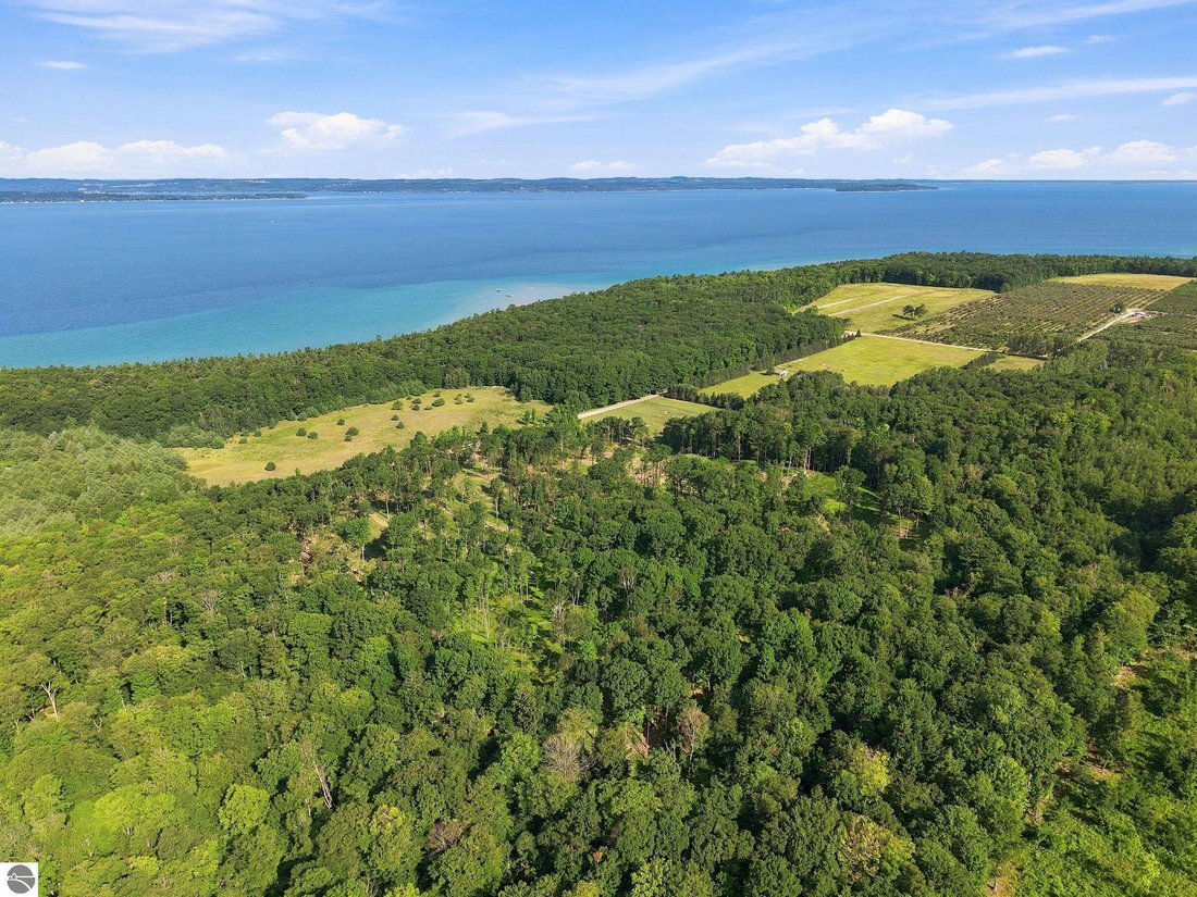 Land in Traverse City, Michigan, United States 5 - 18579822