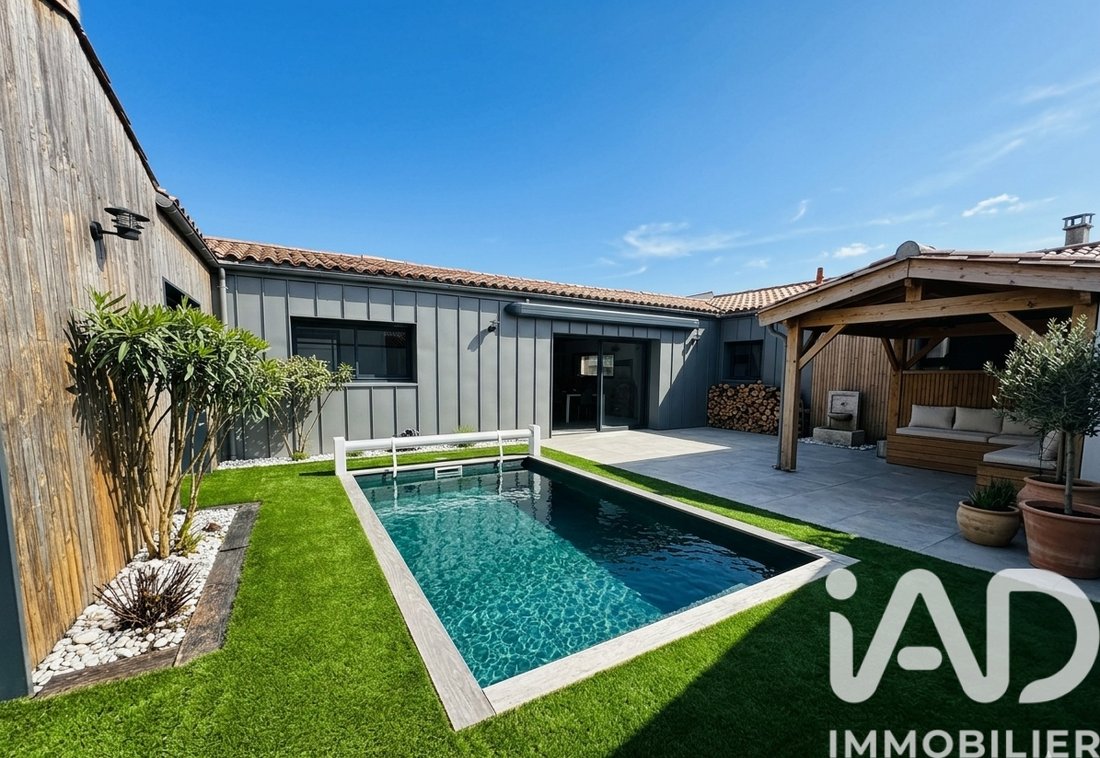 House in Dompierre-sur-Mer, Nouvelle-Aquitaine, France 1 - 17130272