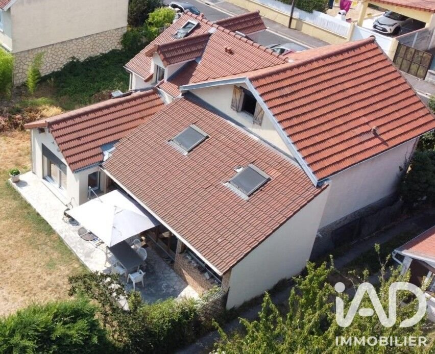 House in Neuilly-sur-Marne, Ile-de-France, France 2 - 18581146