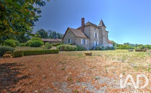 House in Est, Saint-Leonard-de-Noblat, France 1