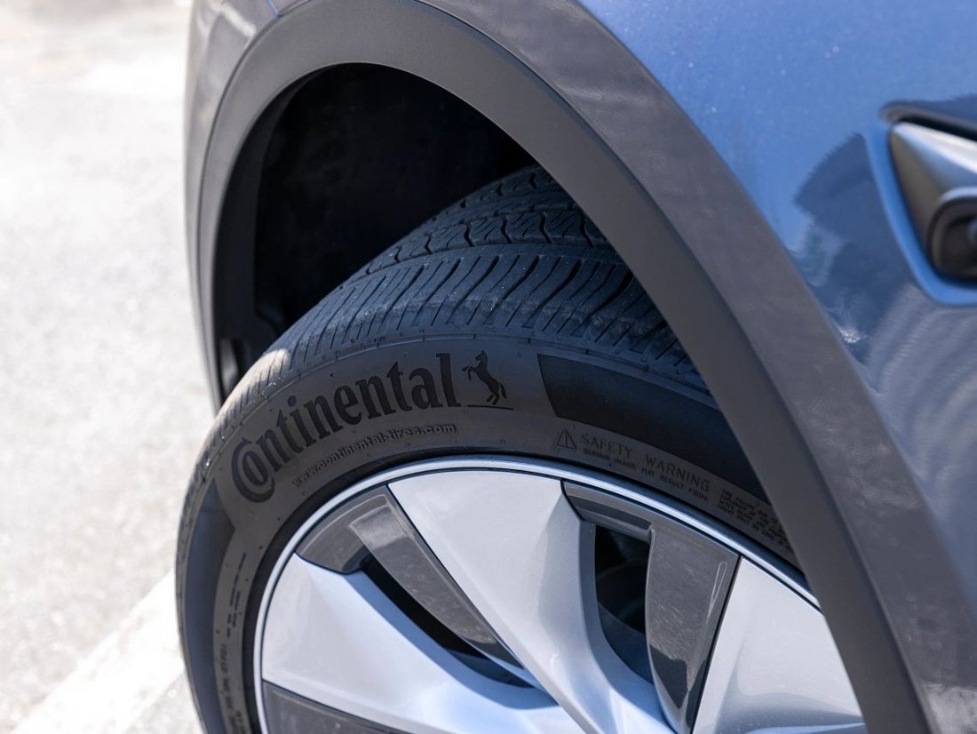 Suv in Azusa, CA, United States 5 - 18507245