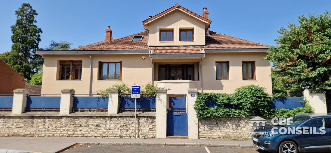 House in Chalon-sur-Saone, Bourgogne – Franche-Comté, France 2 - 18586127