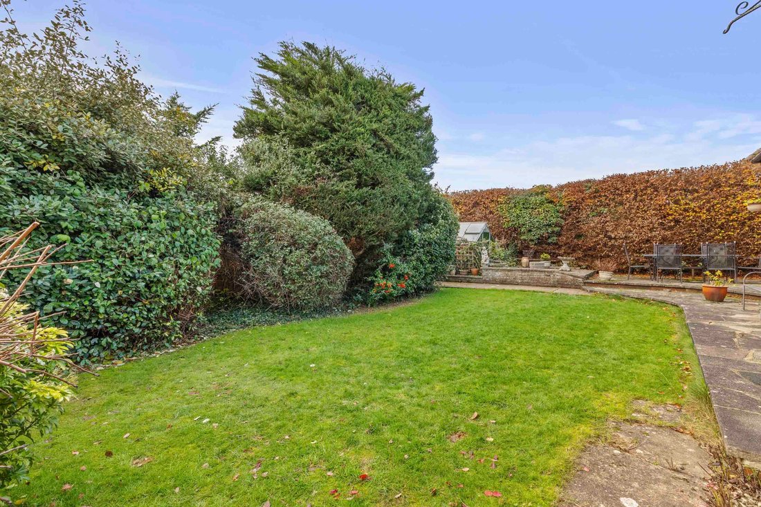 Bungalow in Seer Green, England 4 - 18581069