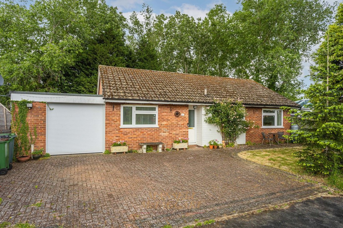 House in Charlwood, England 1 - 18582297