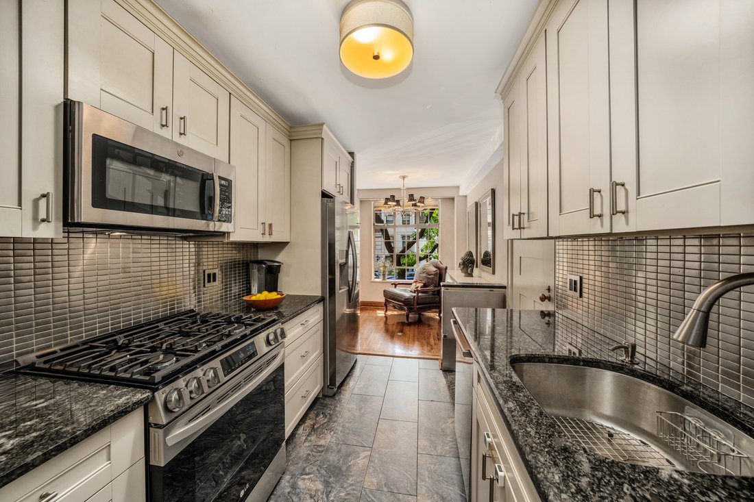 Co Op in New York, New York, United States 4 - 18585268