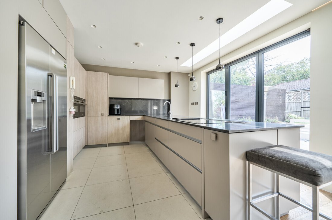 House in Barnet, England 3 - 18583592