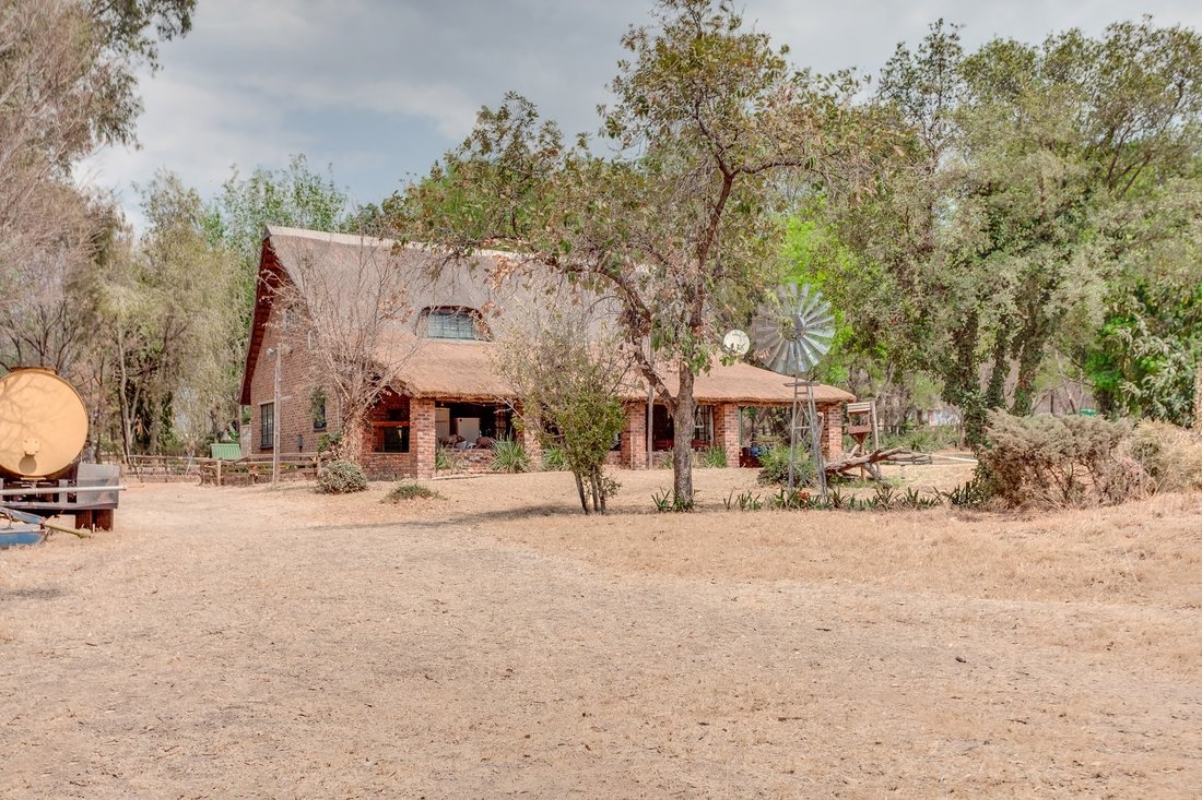 Farm Ranch in Johannesburg, Gauteng, South Africa 3 - 18581635