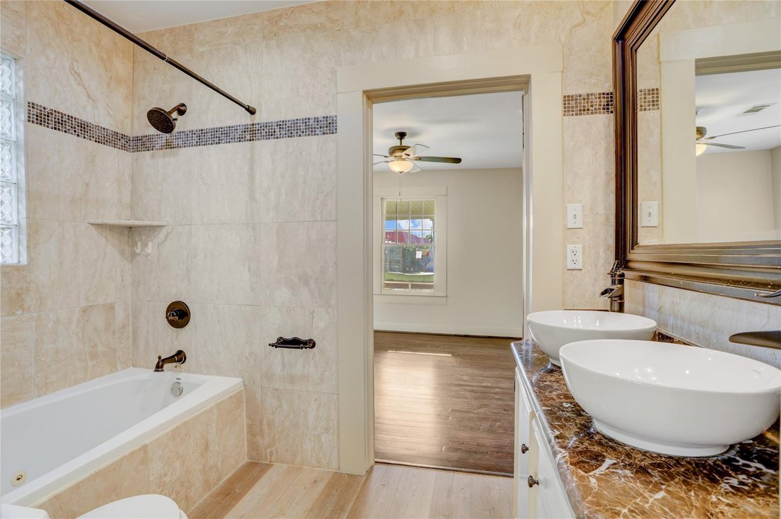 House in Houston, Texas, United States 4 - 18581978
