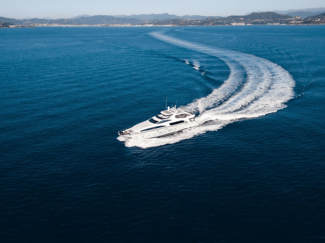 Motor Yacht in Spain 2 - 18582210