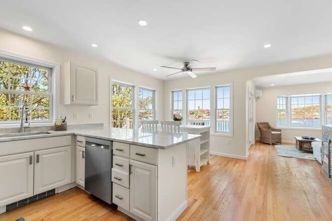 Condo in Gloucester, Massachusetts, United States 2 - 17984067