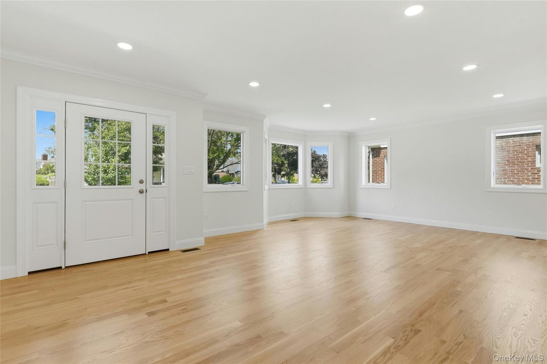 House in New Hyde Park, New York, United States 4 - 18583880