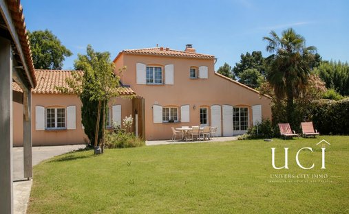 House in Le Centre, Bouaye, France 1