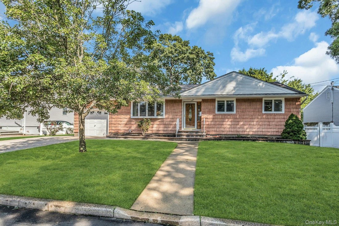 House in Lindenhurst, New York, United States 1 - 18585184