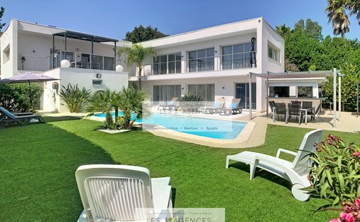 Villa in Ouest, Cogolin, France 1