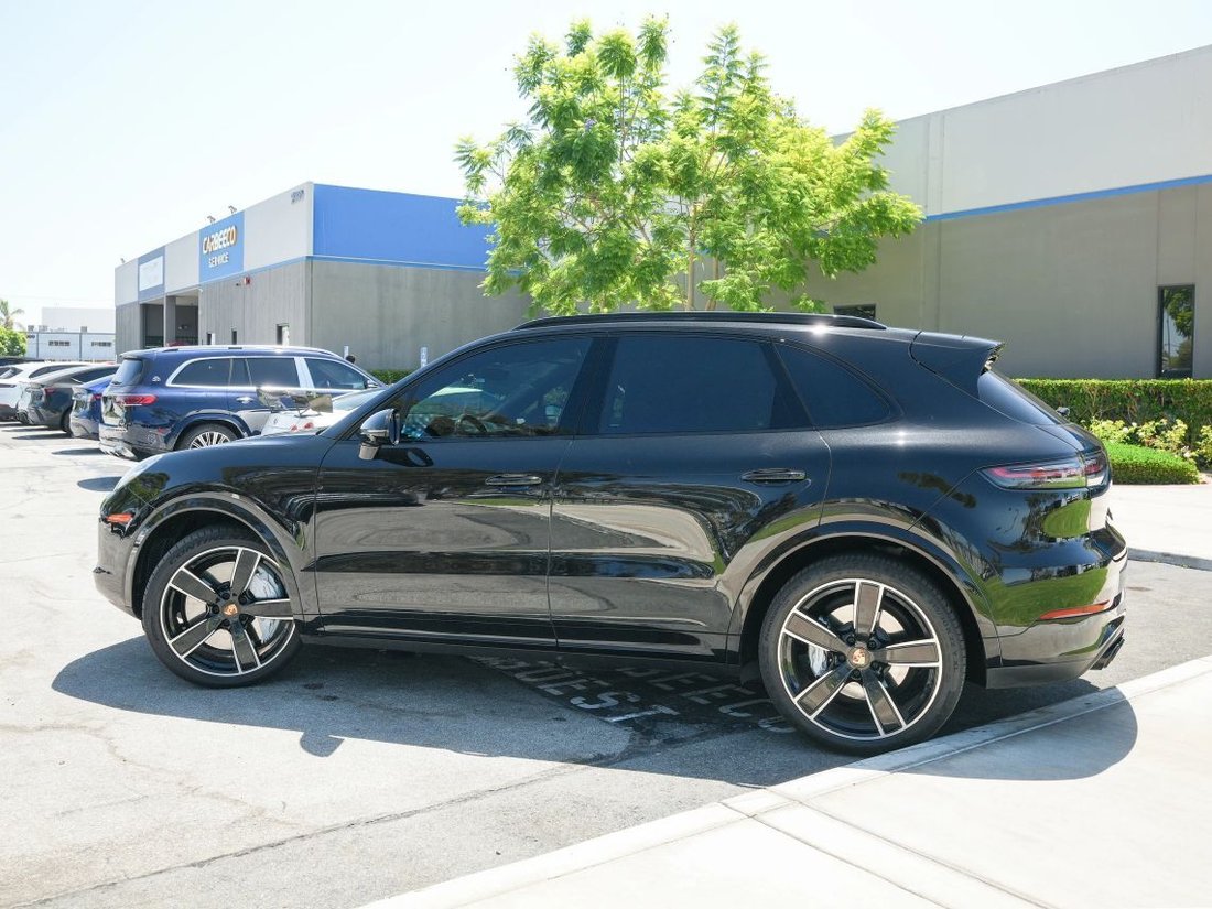 Suv in Costa Mesa, CA, United States 3 - 18568060