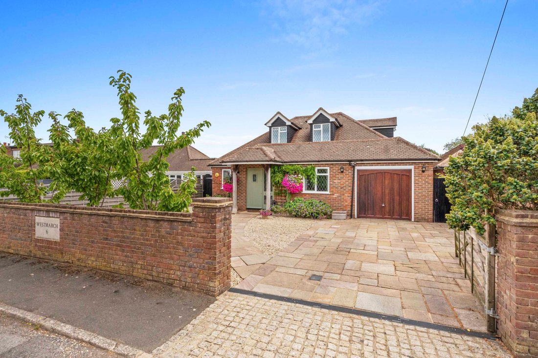 Chalet in Widmer End, England 1 - 18581098