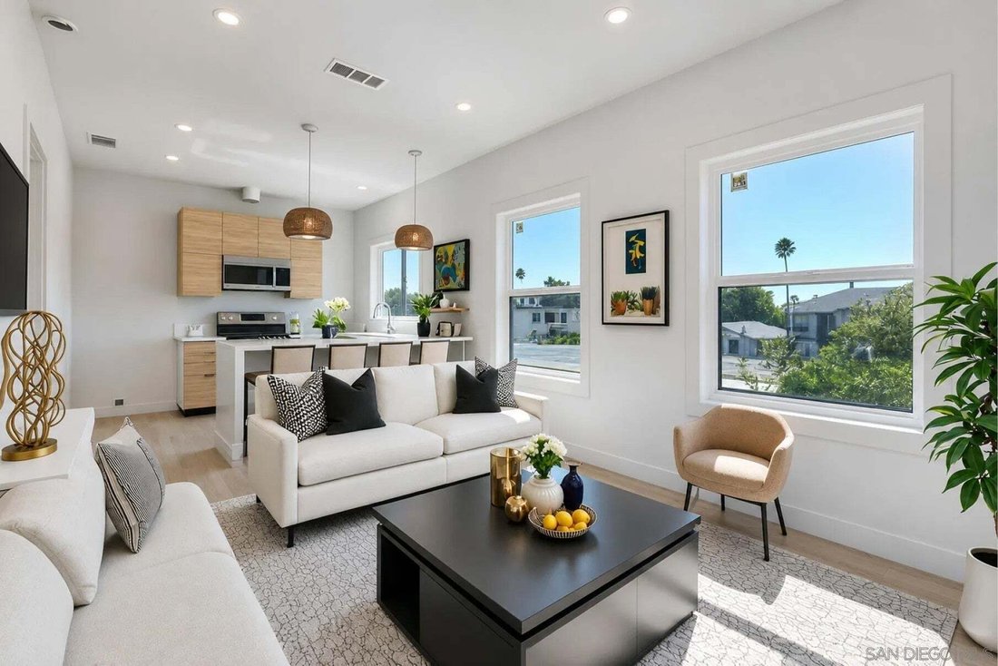 San Diego, California, United States 1 - 18584681