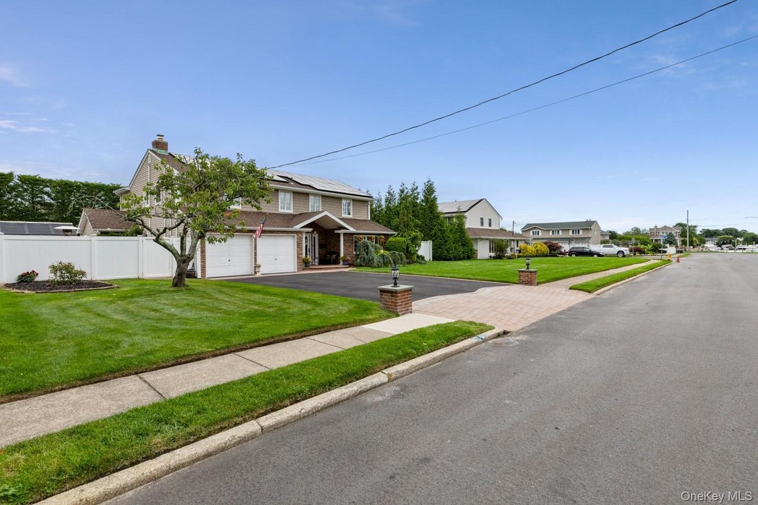 House in West Islip, New York, United States 2 - 18585188