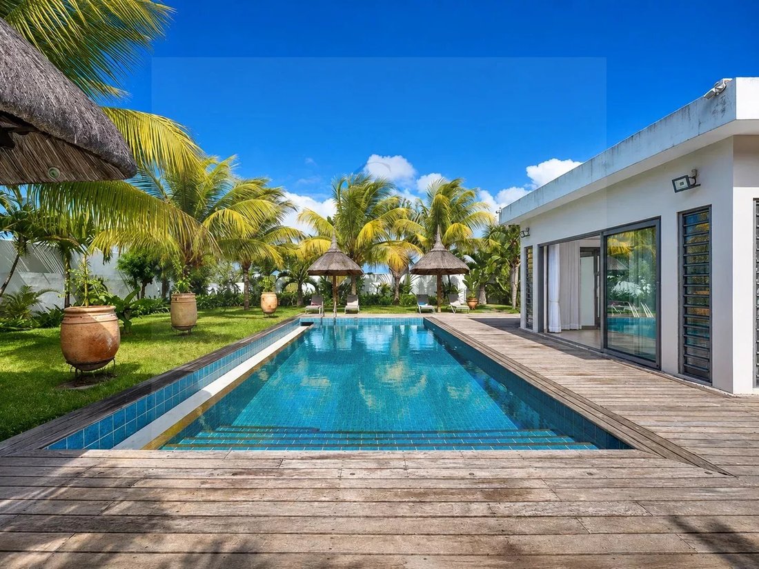 Villa in Grand Baie, Rivière du Rempart District, Mauritius 2 - 18582495