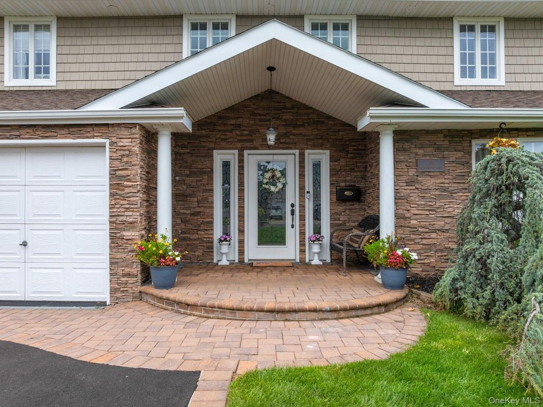 House in West Islip, New York, United States 3 - 18585188