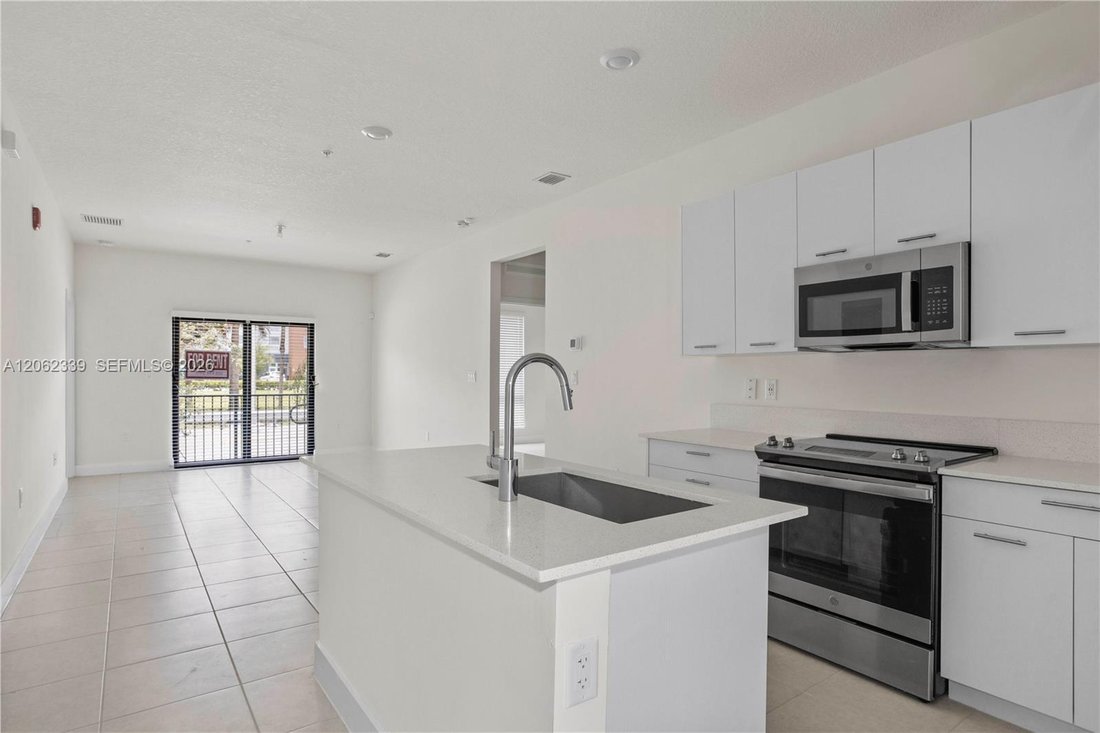 Condo in Miami Springs, Florida, United States 3 - 18585196