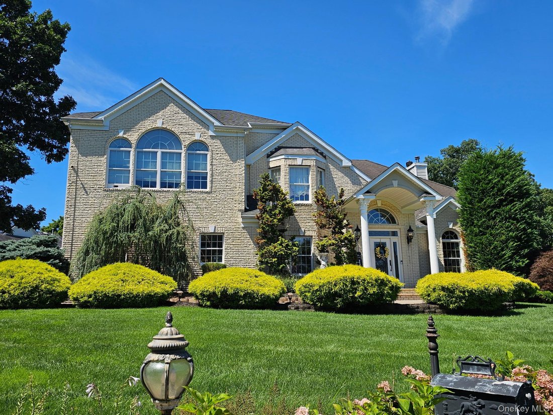 House in Lake Grove, New York, United States 1 - 18585149