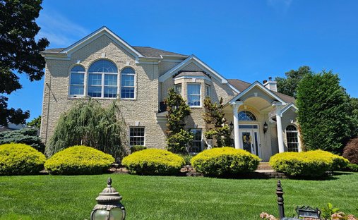 House in Lake Grove, New York, United States 1