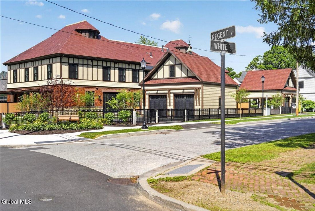 Condo in Saratoga Springs, New York, United States 4 - 18580545