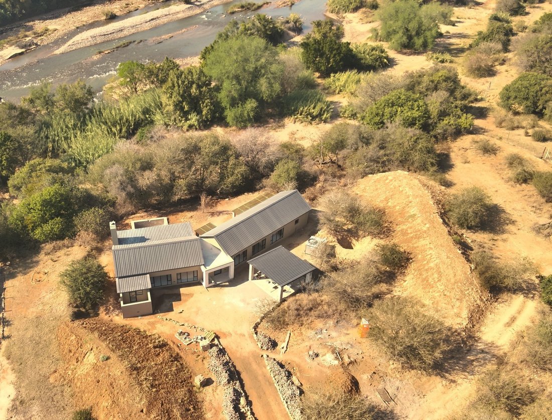 House in Hoedspruit, Limpopo, South Africa 5 - 17242043